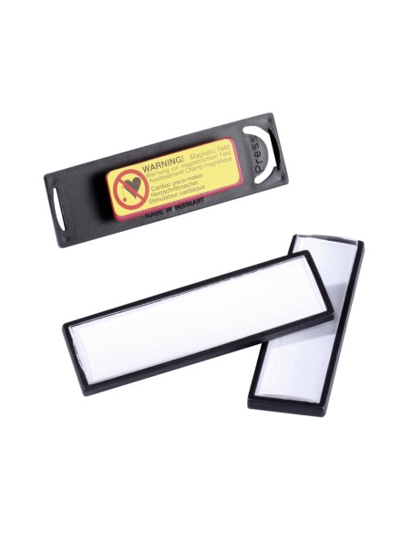 CI | Identificador portanombre durable pvc antiarañazos con iman y efecto lupa color negro 67x17 mm